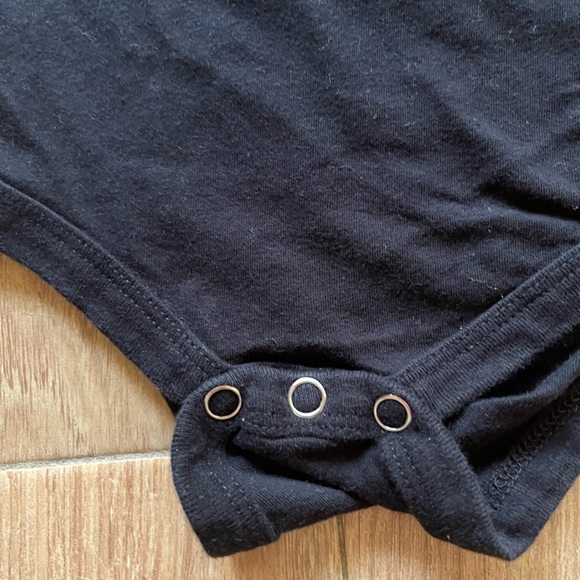 Minnie Mouse black white and red onesie 3-6 months - Picture 2 of 9